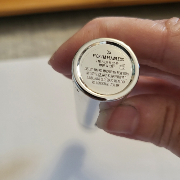 Silver Multi-Use Perfecting Concealer - Picture 4 of 4